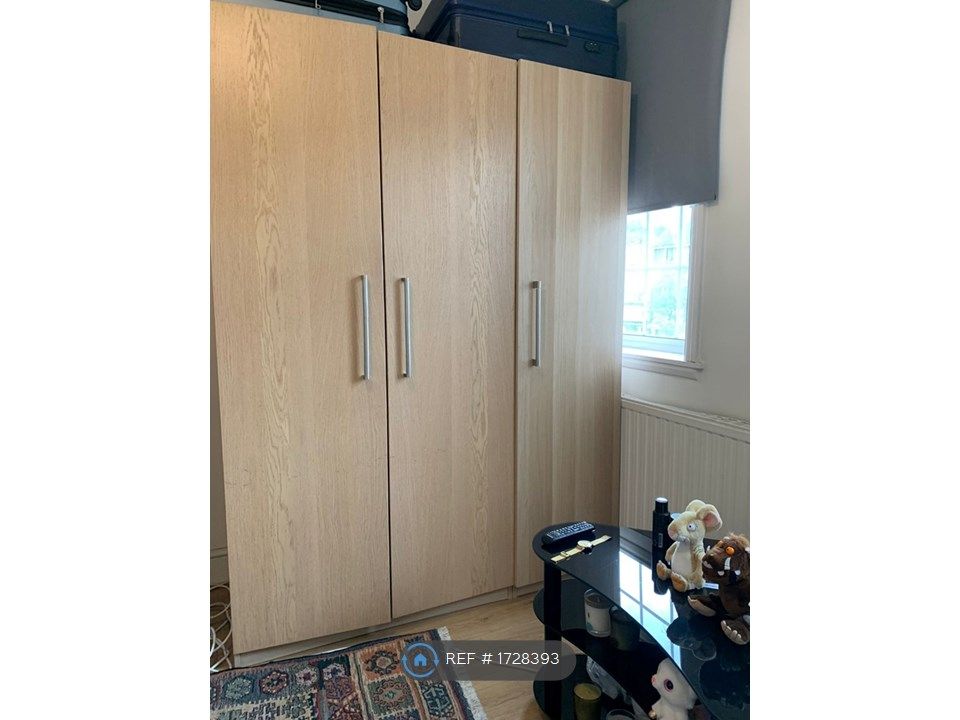 Room to rent in Tolworth Broadway, Surbiton KT6, £650 pcm Zoopla