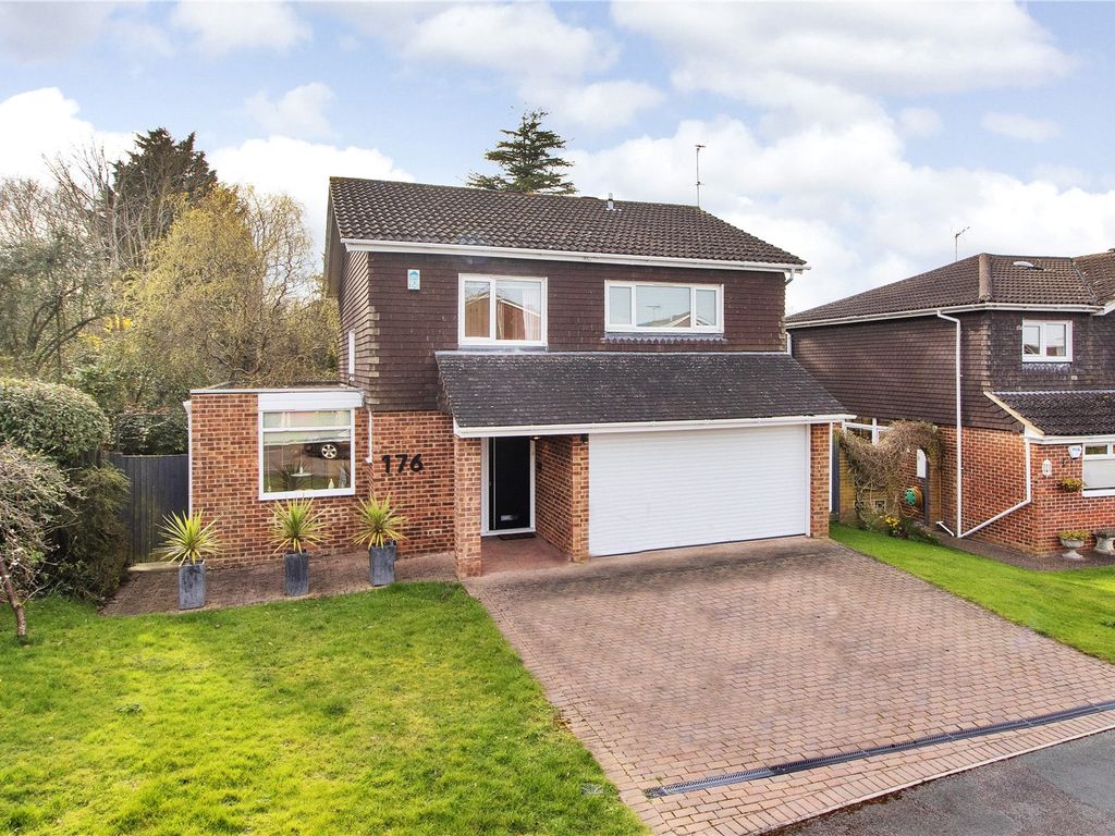 4 bed detached house for sale in Chesterfield Drive, Riverhead