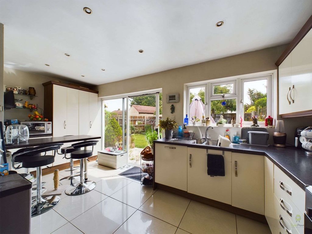 4 bed semidetached house for sale in Burnham Crescent, Dartford DA1, £