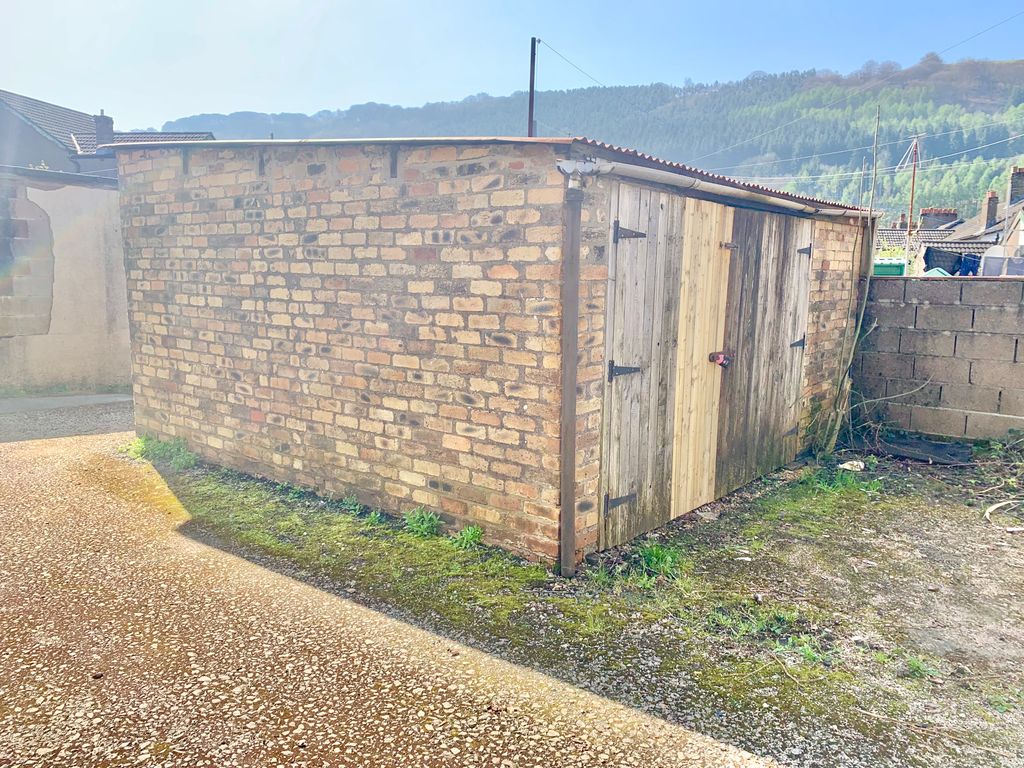 Studio to rent in Islwyn Street, Cwmfelinfach, Ynysddu, Newport NP11