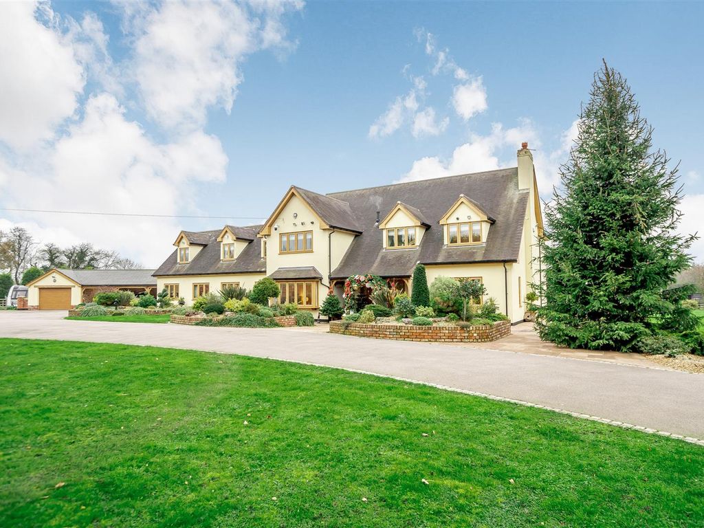 5 bed detached house for sale in New Landywood Lane, Essington
