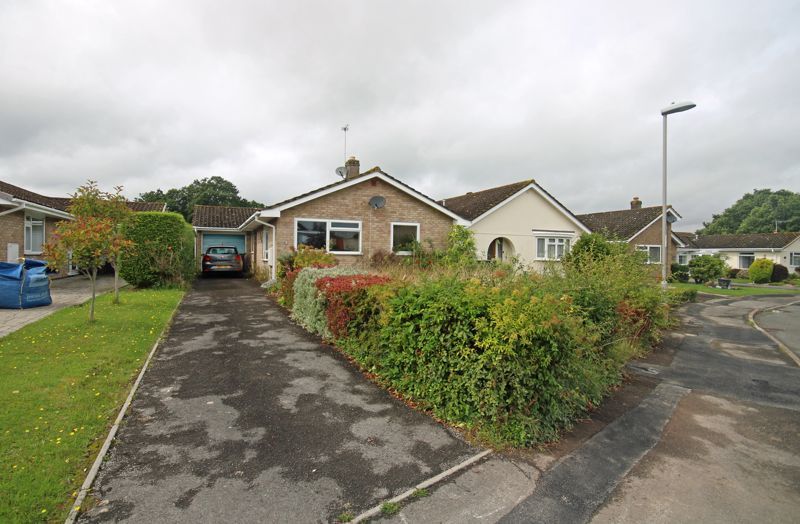3 bed bungalow for sale in Fern Close, Alderholt, Fordingbridge SP6, £