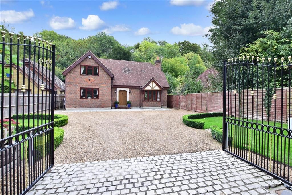 3 bed detached house for sale in Valley Lane, Culverstone, Meopham