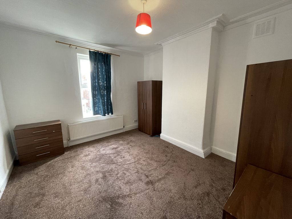 4 bed flat to rent in Firth Park Road, Sheffield S5 Zoopla