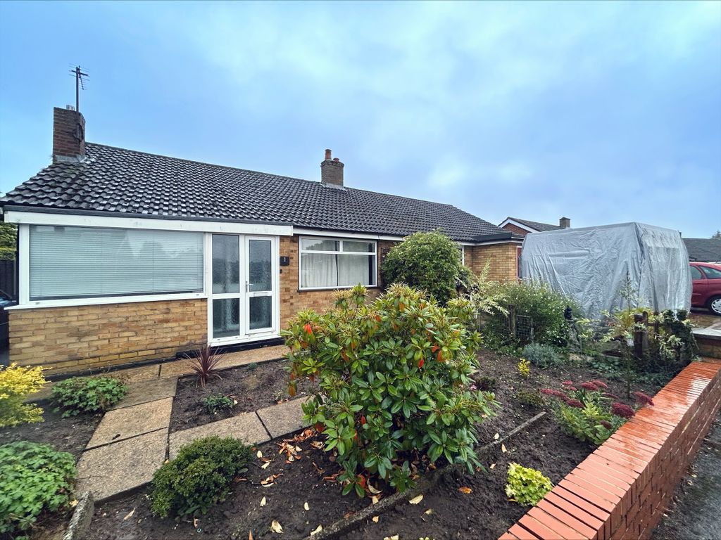 2 bed bungalow to rent in Recreation Walk, Great Cornard, Sudbury CO10