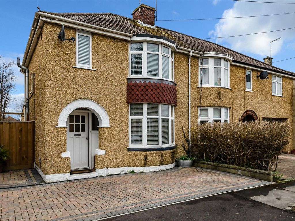 3 bed semidetached house for sale in Beechwood Road, Chippenham SN14