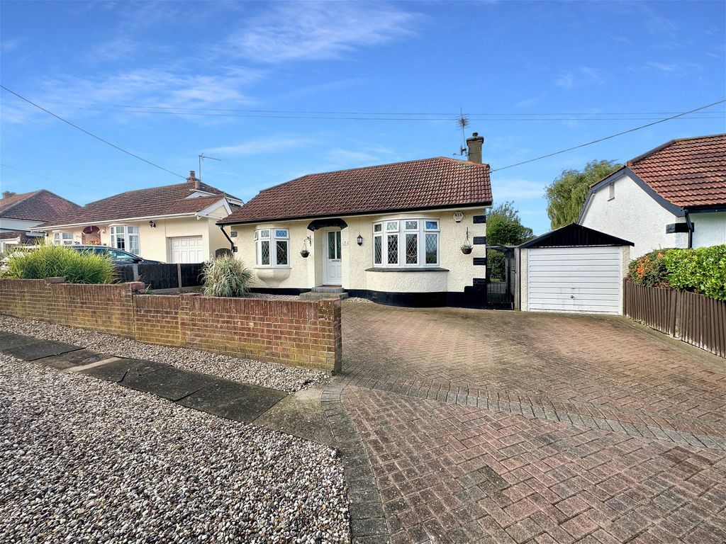 4 bed bungalow for sale in Lampits Lane, Corringham, StanfordLeHope