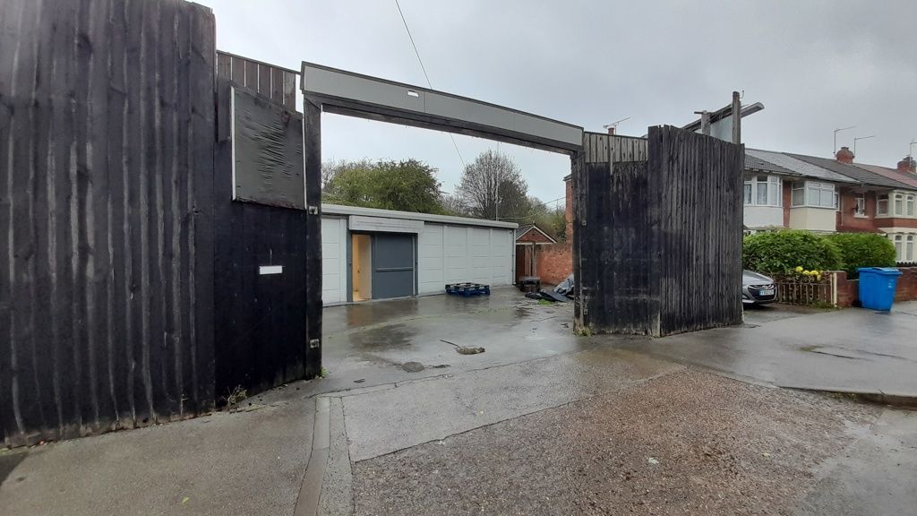 Industrial to let in 720A Spring Bank West, Hull, East Riding Of