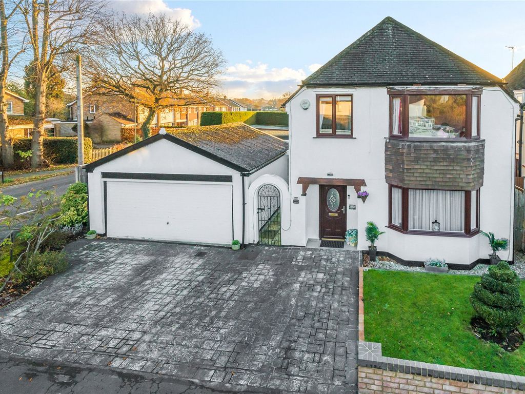 4 bed detached house for sale in Horsell, Woking, Surrey GU21, £875,000