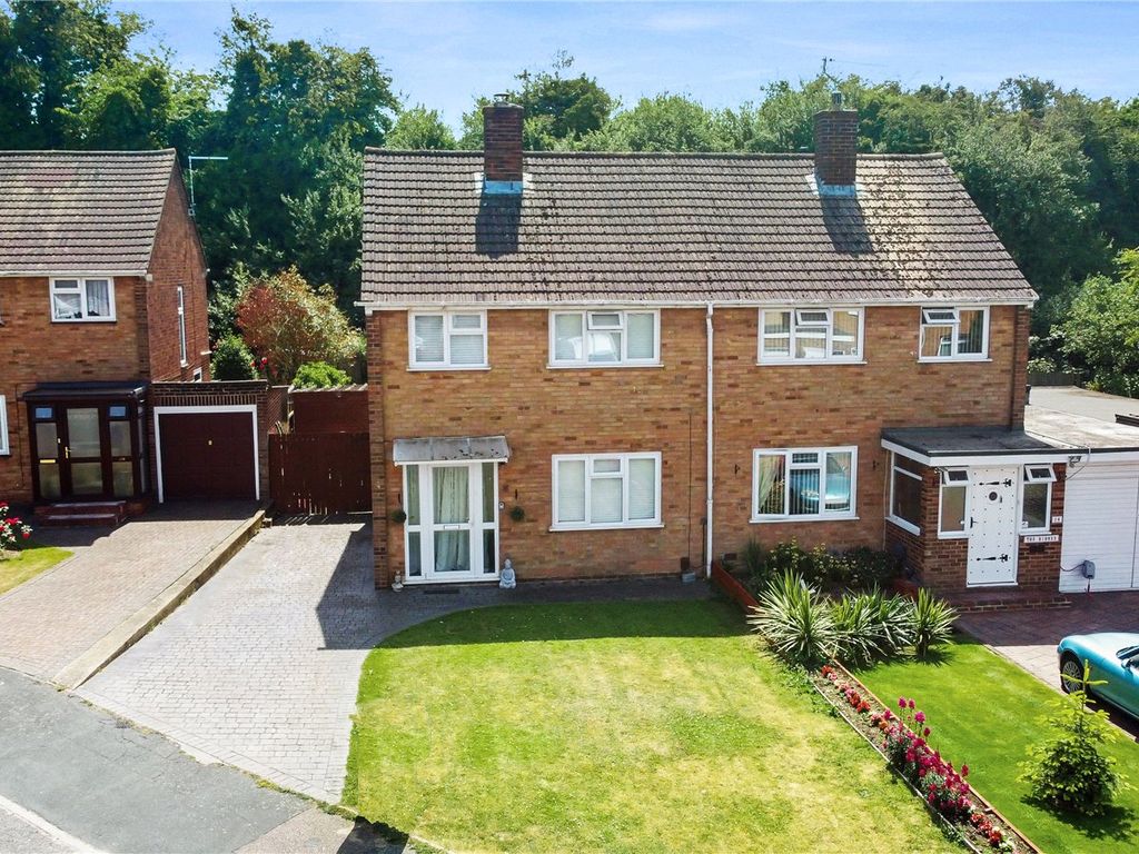 3 bed semidetached house for sale in Mayes Close, Swanley, Kent BR8