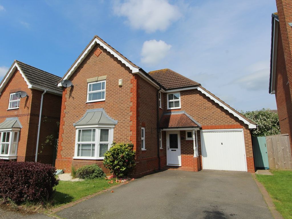 4 bed detached house for sale in Robinia Close, Lutterworth LE17, £