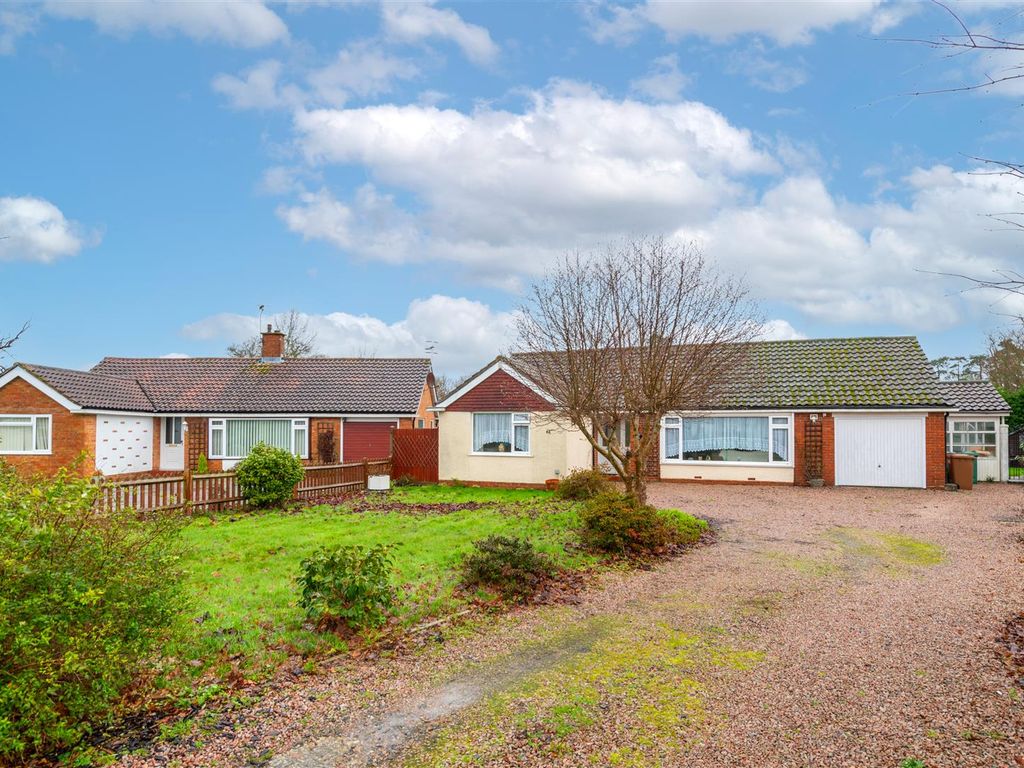 3 bed detached bungalow for sale in Benhams Drive, Horley RH6 Zoopla