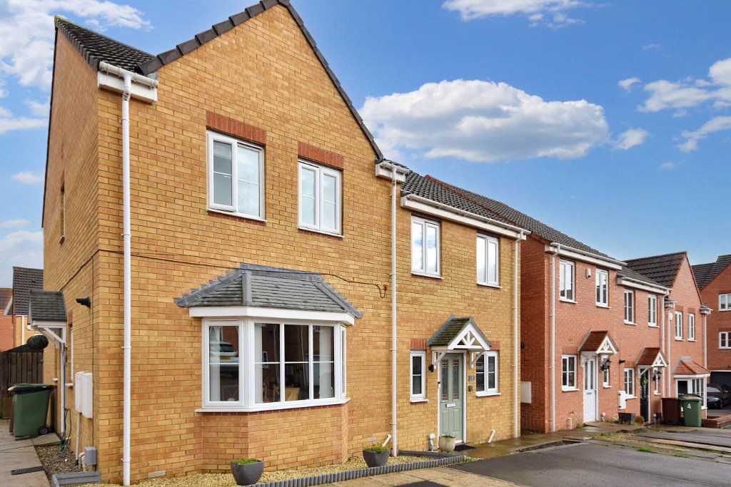 3 bed semidetached house for sale in Springfield Close, Lofthouse