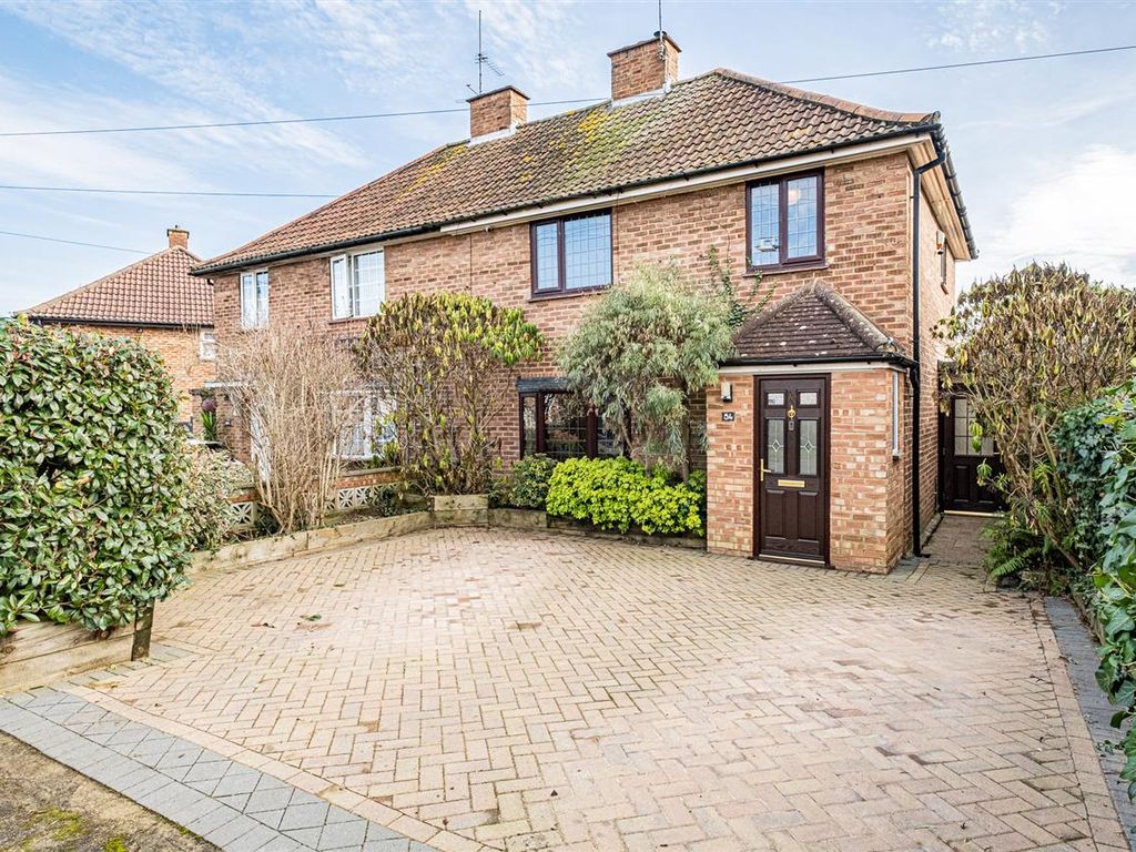 3 bed semidetached house for sale in Denham Green Close, Denham