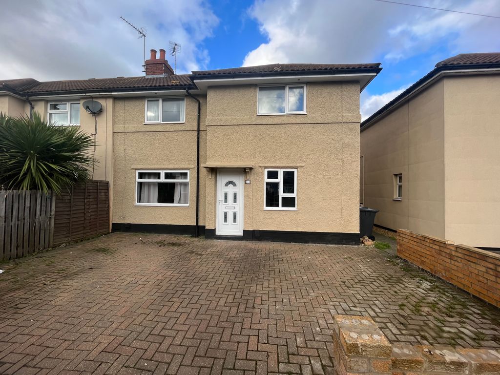 3 bed property to rent in St. Martins Mews, St. Martins Street