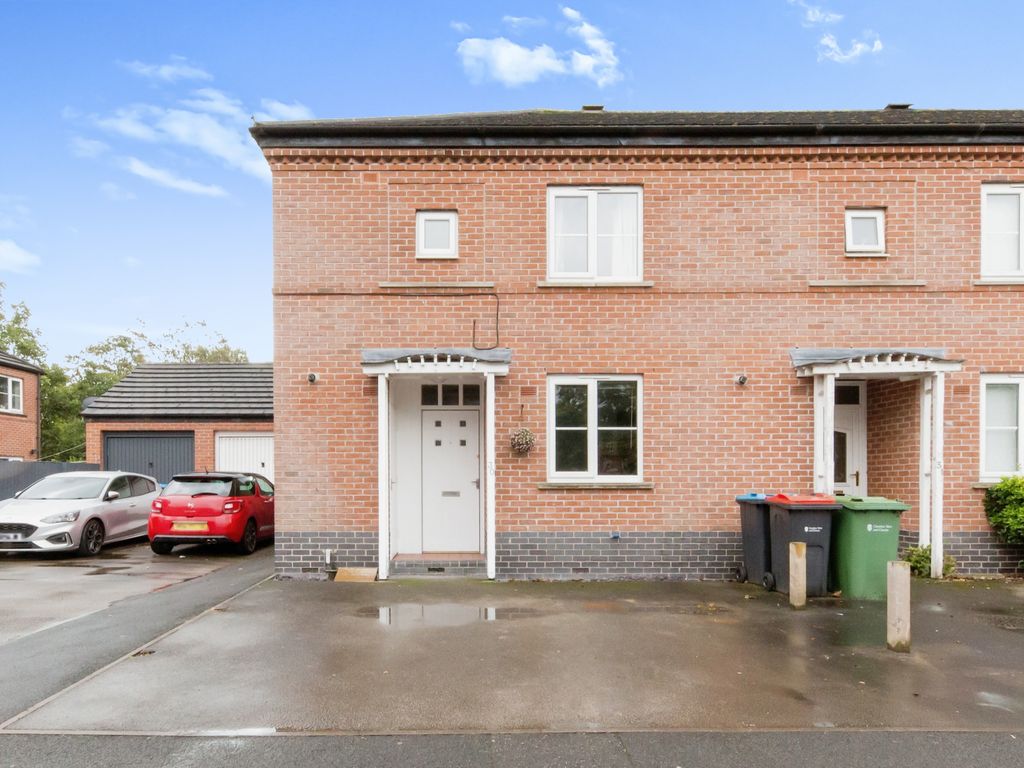 3 bed end terrace house for sale in Lyndale Court, Winsford, Cheshire