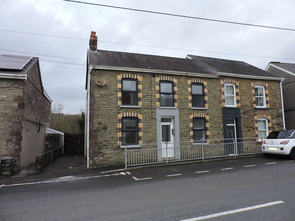 3 bed semidetached house for sale in Cwmamman Road, Glanamman