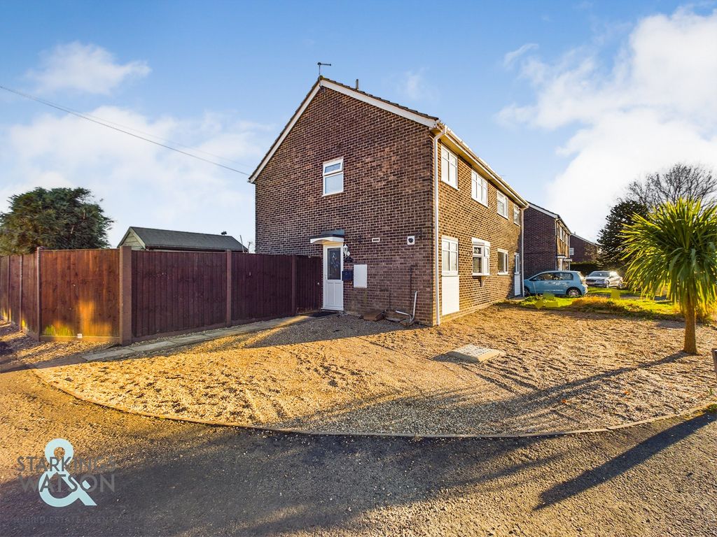 3 bed semidetached house for sale in St. Peters Road, Lingwood