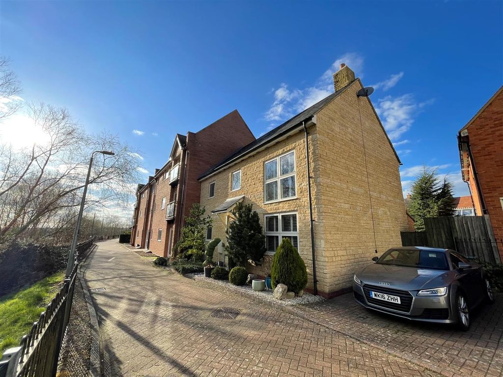 4 bed mews house for sale in Wagstaff Way, Olney MK46 Zoopla