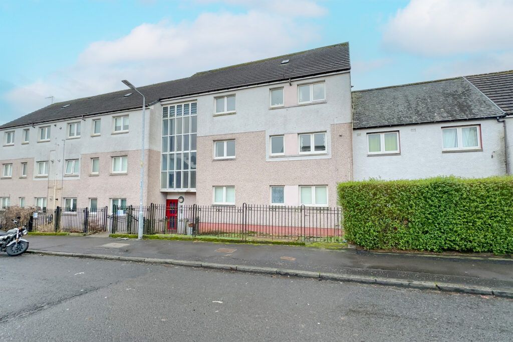 3 bed flat for sale in Crown Avenue, Clydebank G81, £49,995 Zoopla