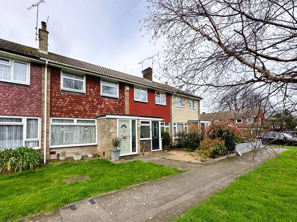 3 bed terraced house for sale in Monmouth Close, Rainham, Gillingham