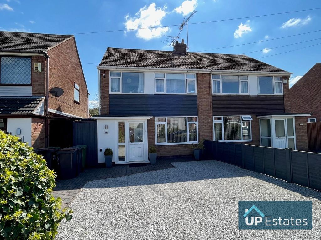 3 bed semidetached house for sale in Wheelwright Lane, Ash Green