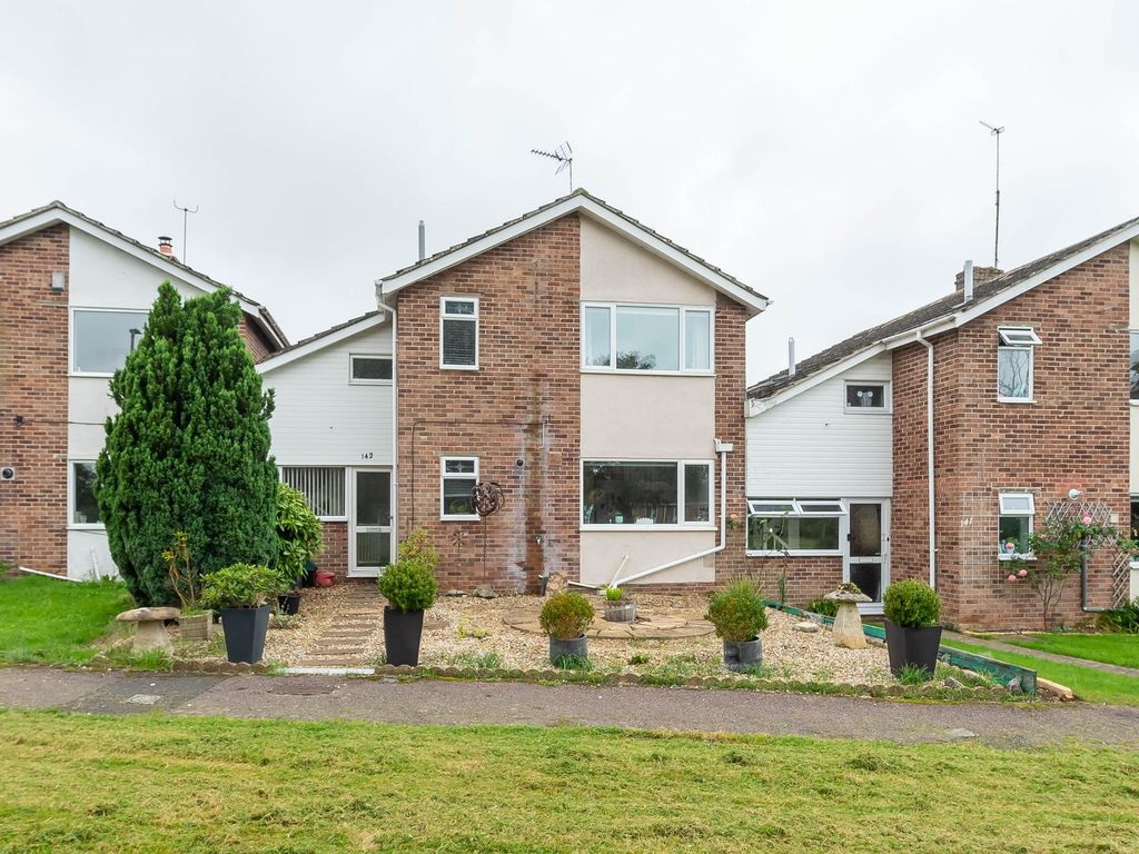 3 bed linkdetached house for sale in Farmers Close, Witney OX28, £