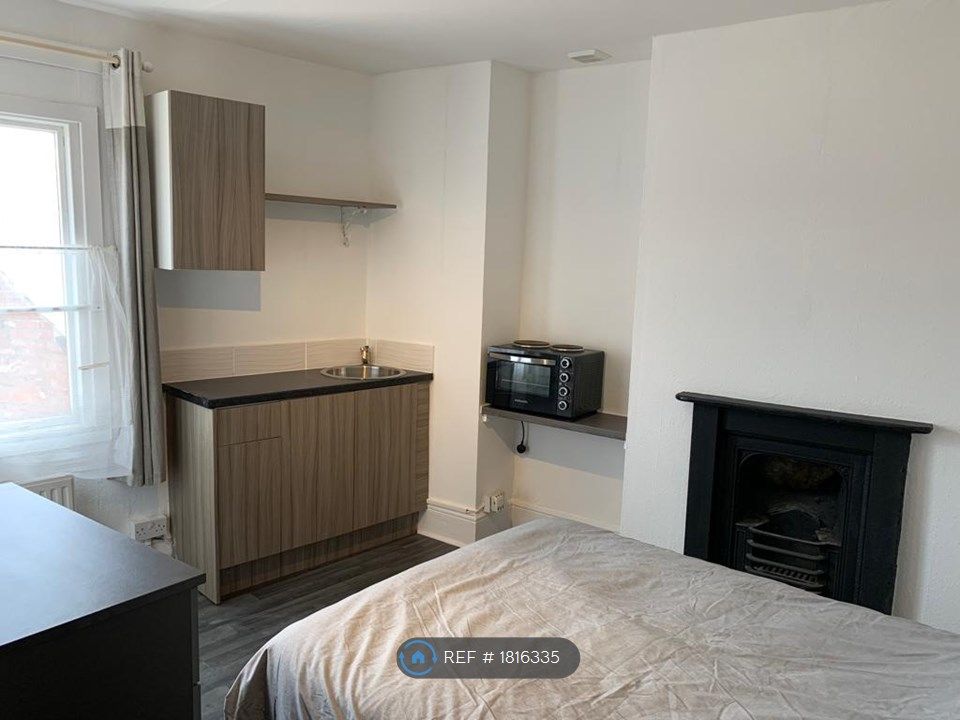 Studio to rent in Melton Mowbray, Melton Mowbray LE13, £450 pcm Zoopla