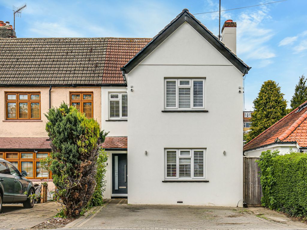 3 bed end terrace house for sale in Chipstead Valley Road, Coulsdon CR5
