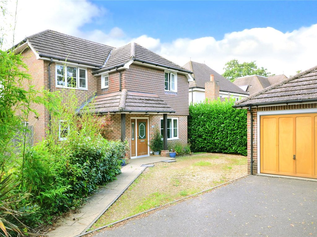 4 bed detached house for sale in East Grinstead, West Sussex RH19, £