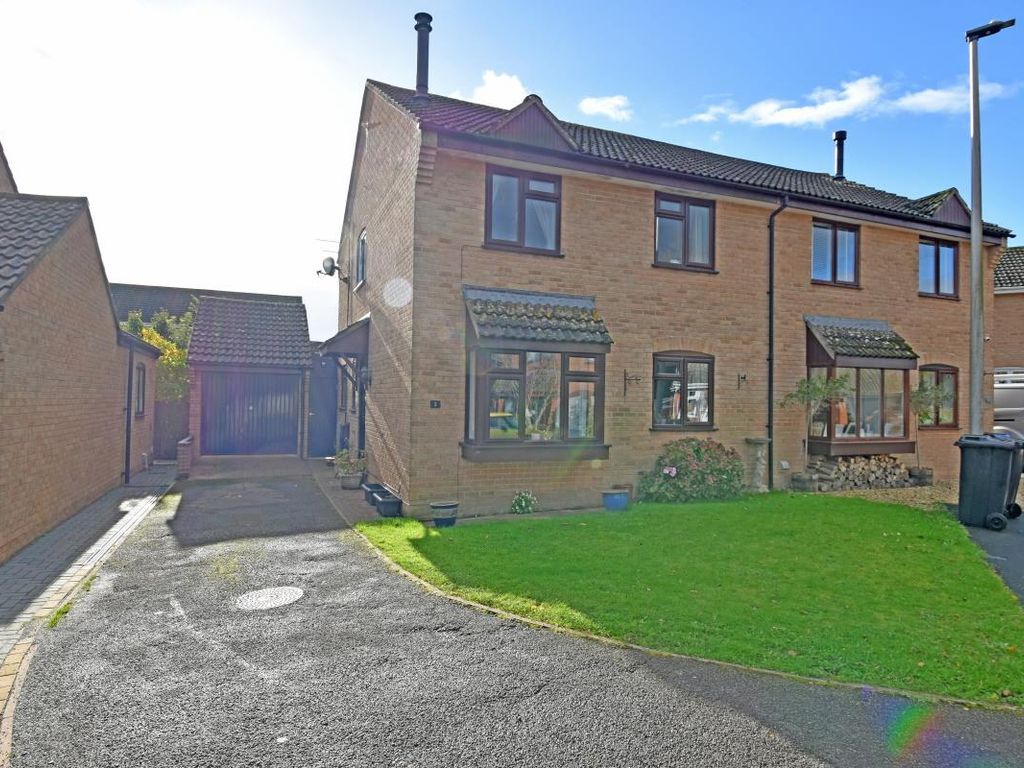 4 bed semidetached house for sale in Oak Drive, Cullompton EX15, £