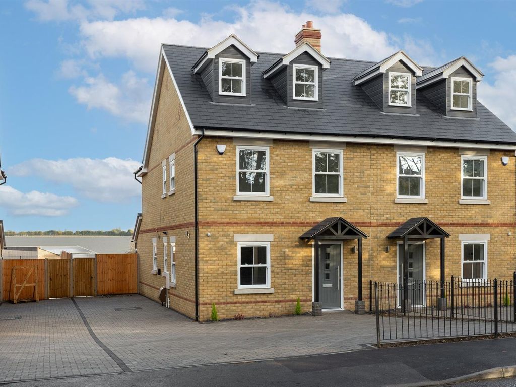 New home, 4 bed semidetached house for sale in Hitchin Road, Fairfield