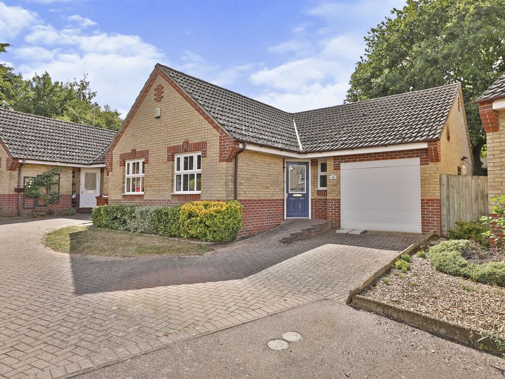 3 bed detached bungalow for sale in Collingwood Close, Hethersett