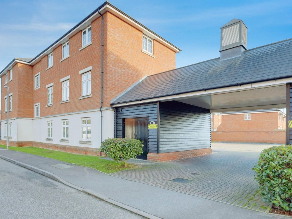 2 bed flat for sale in Salisbury Close, Rayleigh SS6, £255,000 Zoopla