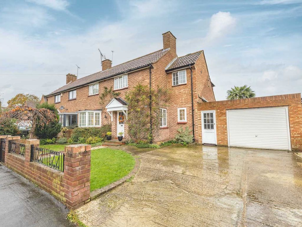 4 bed semidetached house for sale in Anslow Gardens, Iver SL0, £
