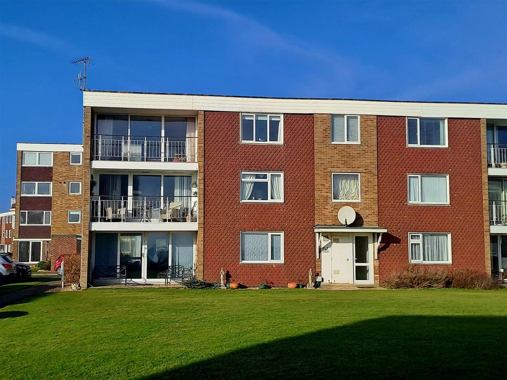 2 bed flat for sale in Millfield Close, Rustington, Littlehampton BN16