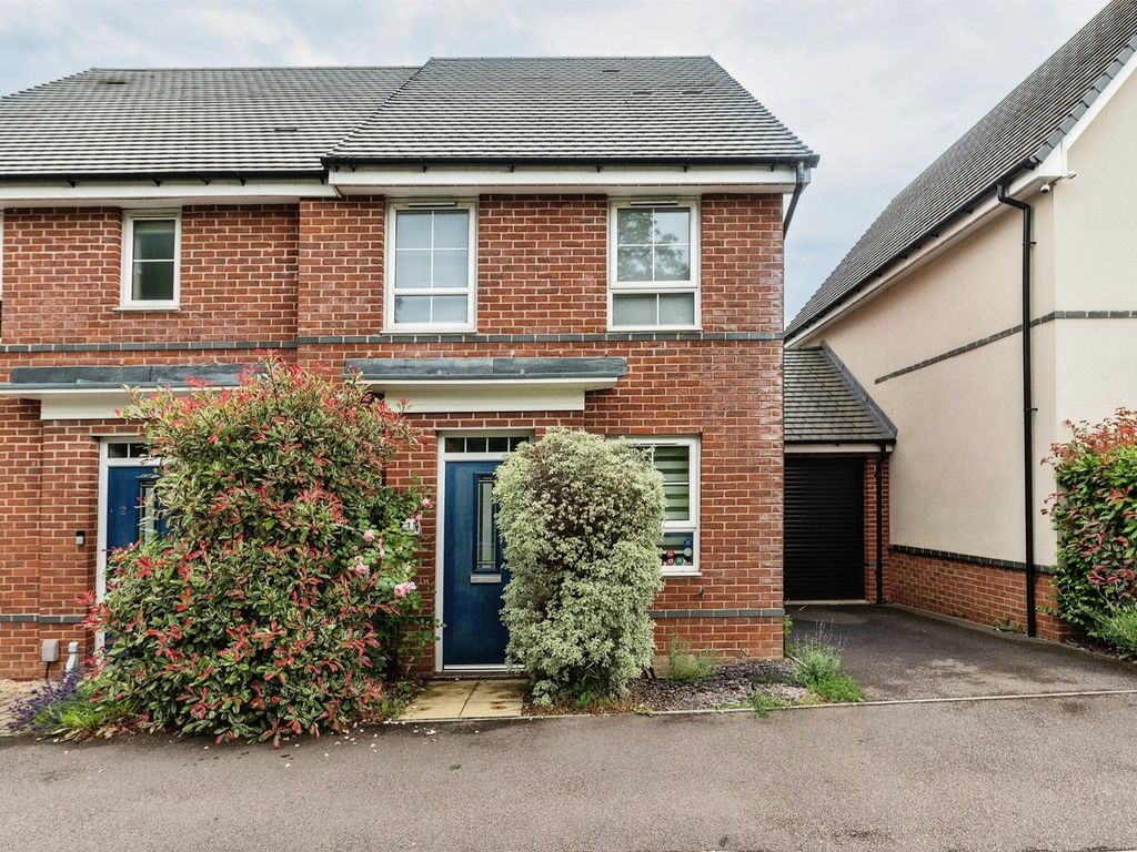 2 bed semidetached house for sale in Argus Gardens, Hemel Hempstead