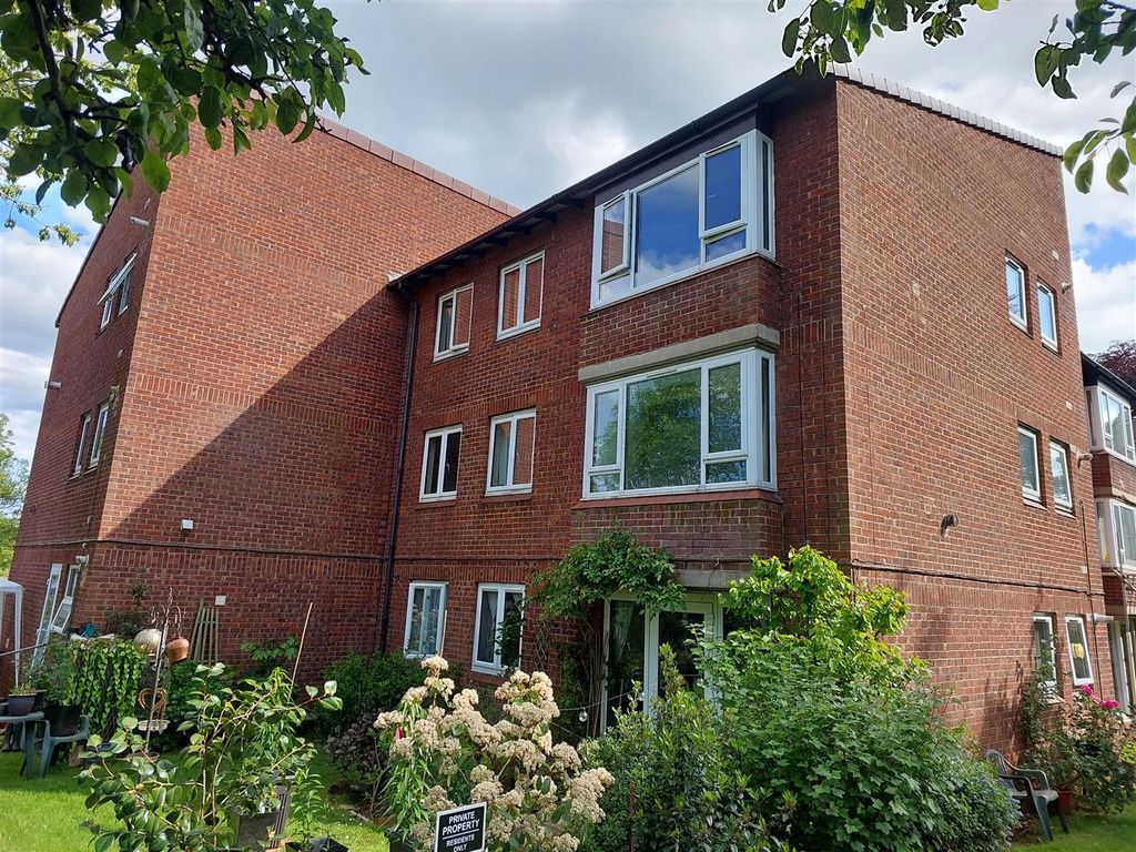 2 bed flat for sale in The Beeches, Salisbury Road, St. Annes Park