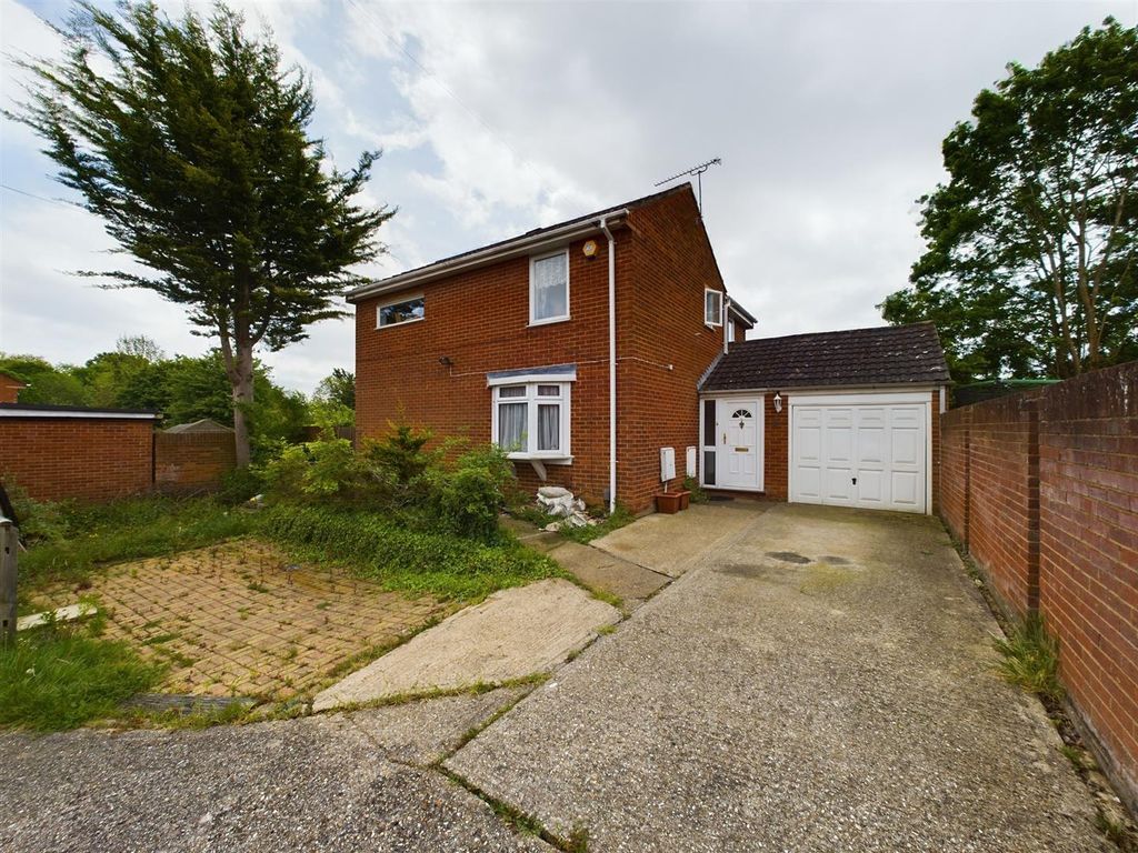 5 bed detached house for sale in Wealden Way, Tilehurst, Reading RG30, £500,000 Zoopla
