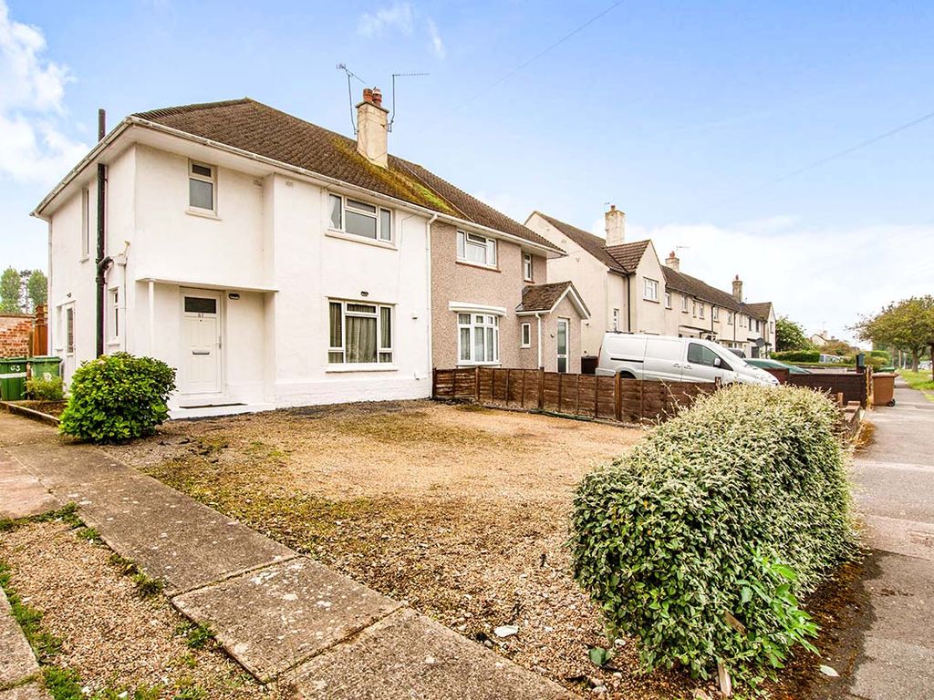 3 bed semidetached house to rent in Hampshire Drive, Maidstone, Kent