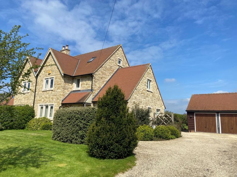 4 bed property for sale in Castle Street, Marsh Gibbon, Bicester OX27