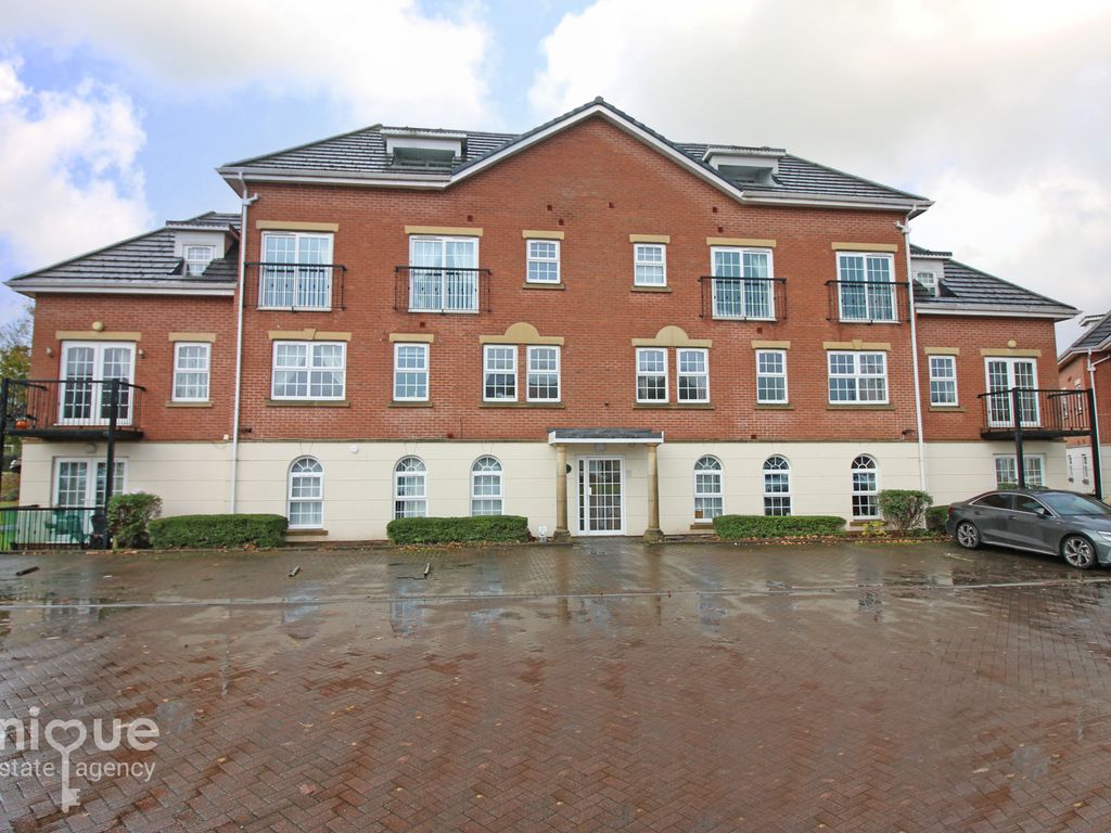 2 bed flat for sale in Garden Close, PoultonLeFylde, Lancashire FY6