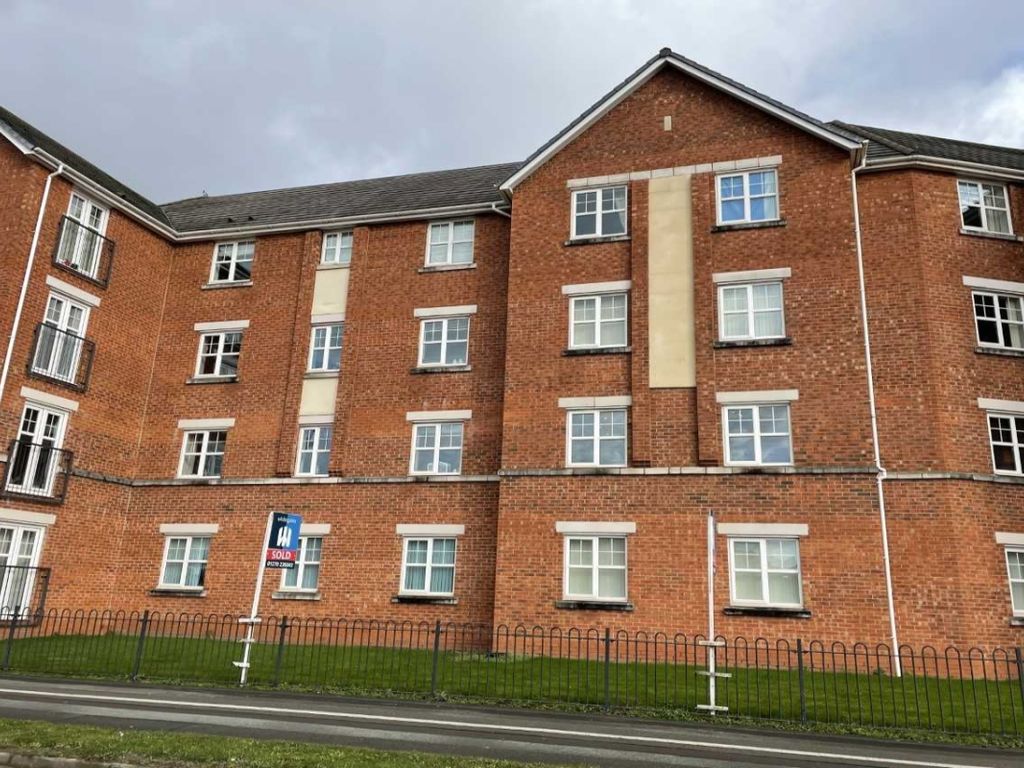 2 bed flat to rent in Dale Way, Crewe CW1 Zoopla