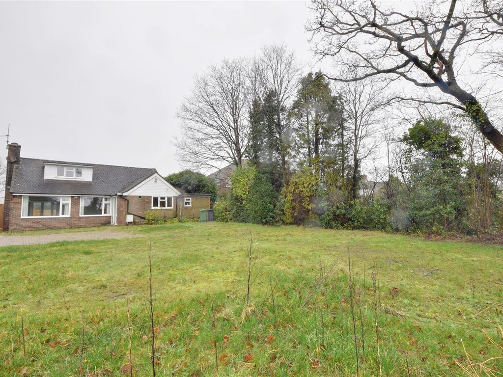 4 bed detached bungalow for sale in North Trade Road, Battle TN33, £