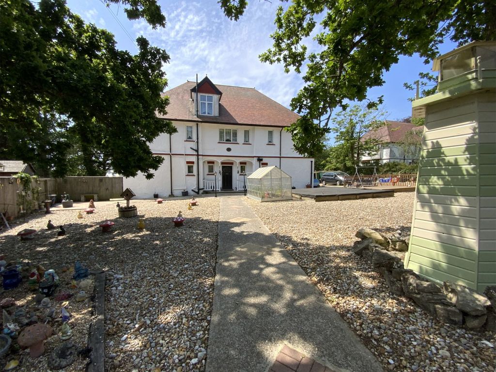 7 bed detached house for sale in Postern Road, Newport PO30, £700,000