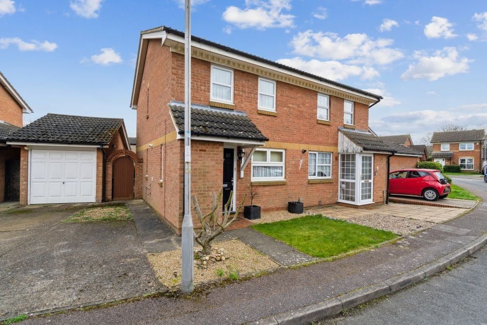 3 bed semidetached house for sale in Ringtale Place, Baldock SG7, £