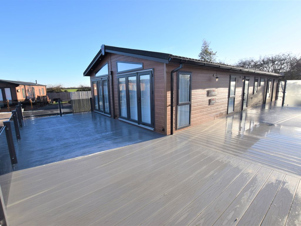 3 bed mobile/park home for sale in Catchwater Meadows, Orby Road, Burgh