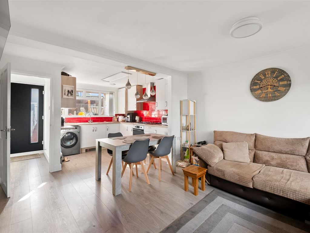 4 bed town house for sale in Balmoral Drive, Hayes UB4, £500,000 Zoopla