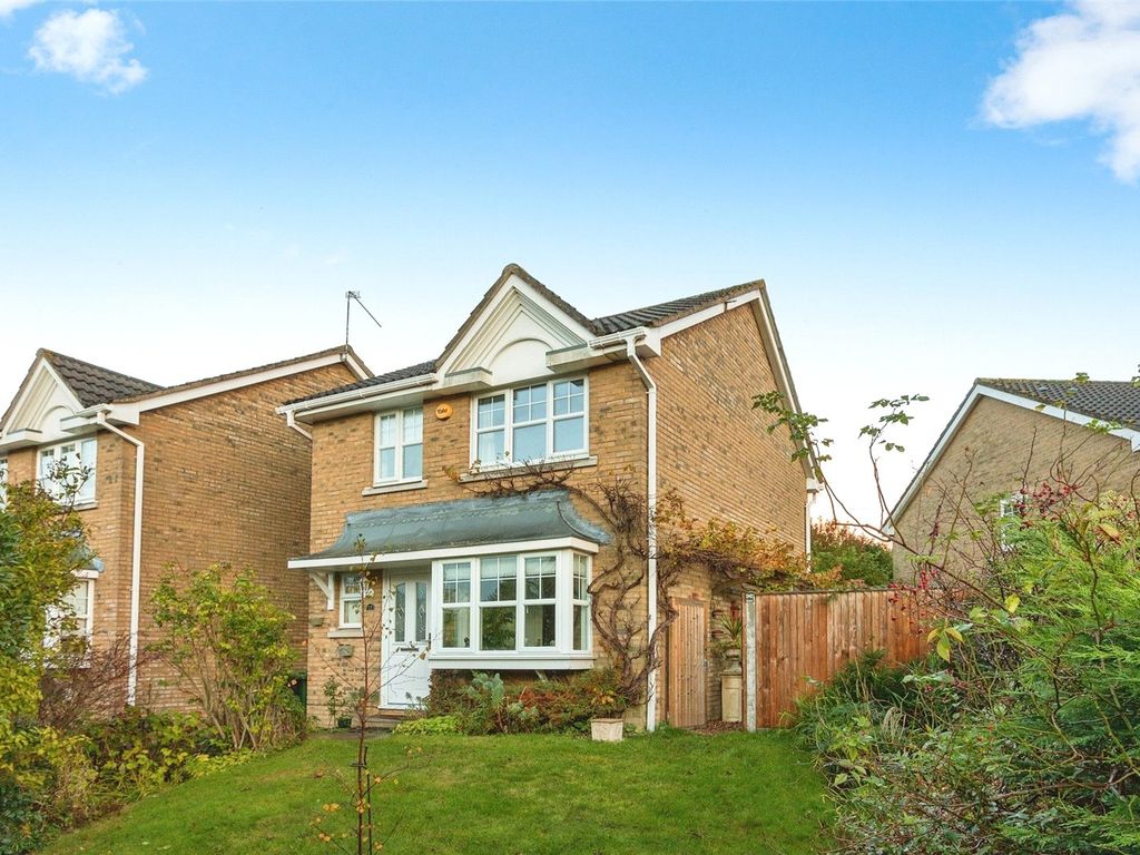 3 bed link detached house for sale in Curtis Close, Camberley, Surrey