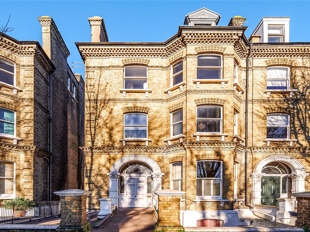 2 bed flat for sale in Cromwell Road, Hove, East Sussex BN3, £400,000